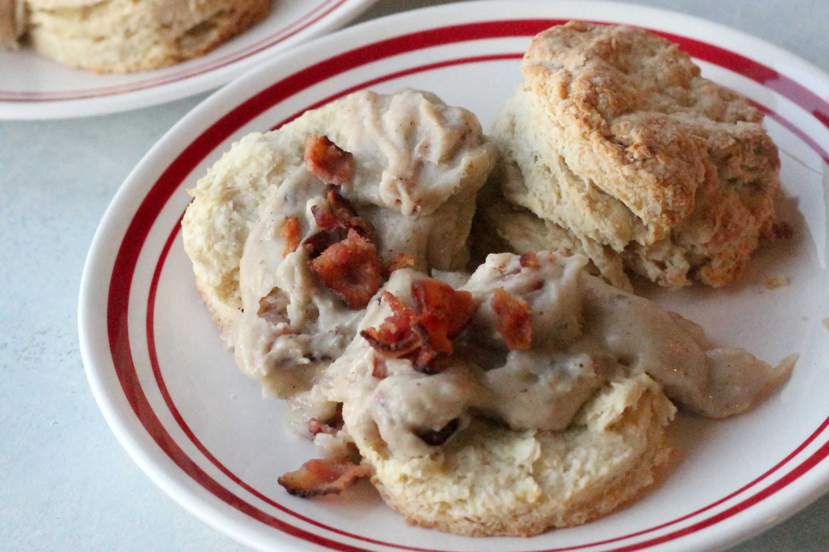 bacon-milk-gravy-for-biscuits-recipe